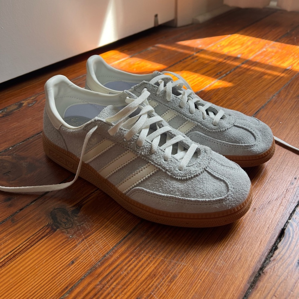 Adidas Women’s Handball Spezials Size 7 Gray/Gum - Great Condition